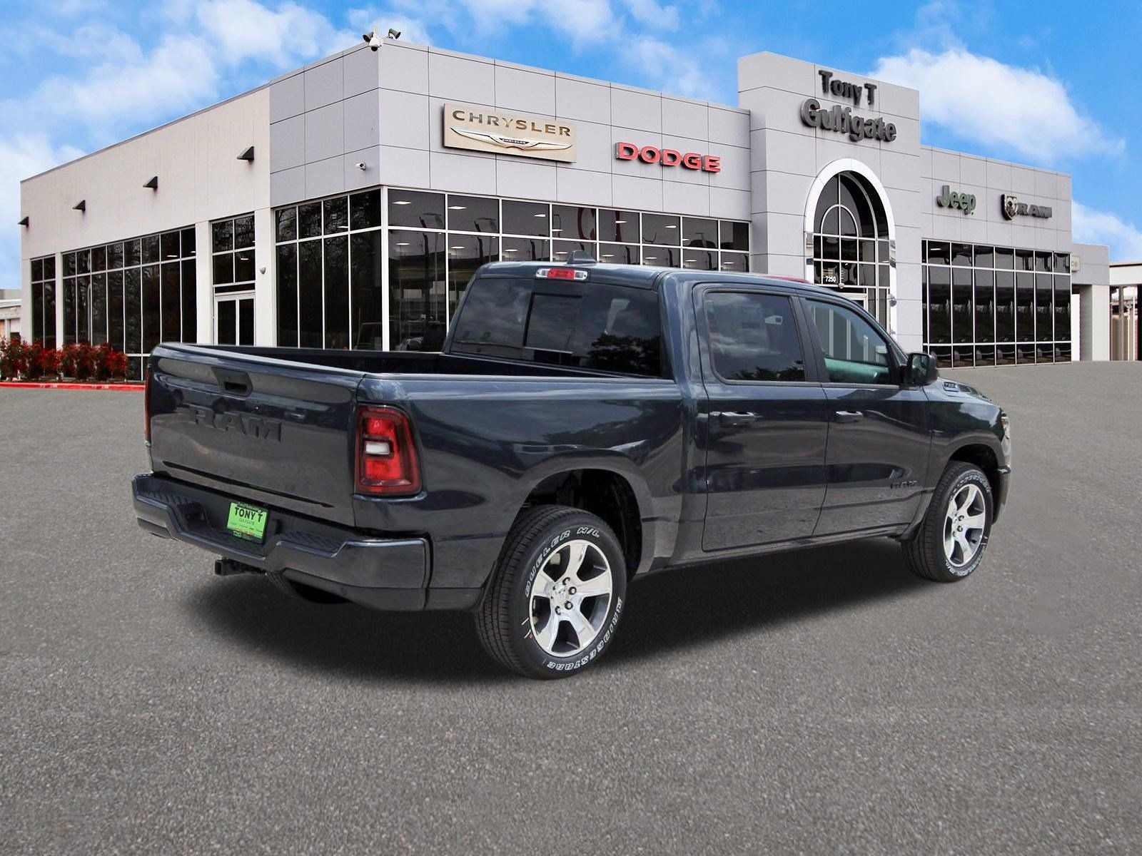 2026 RAM 1500 Express 4x2 Crew Cab 5'7" Box