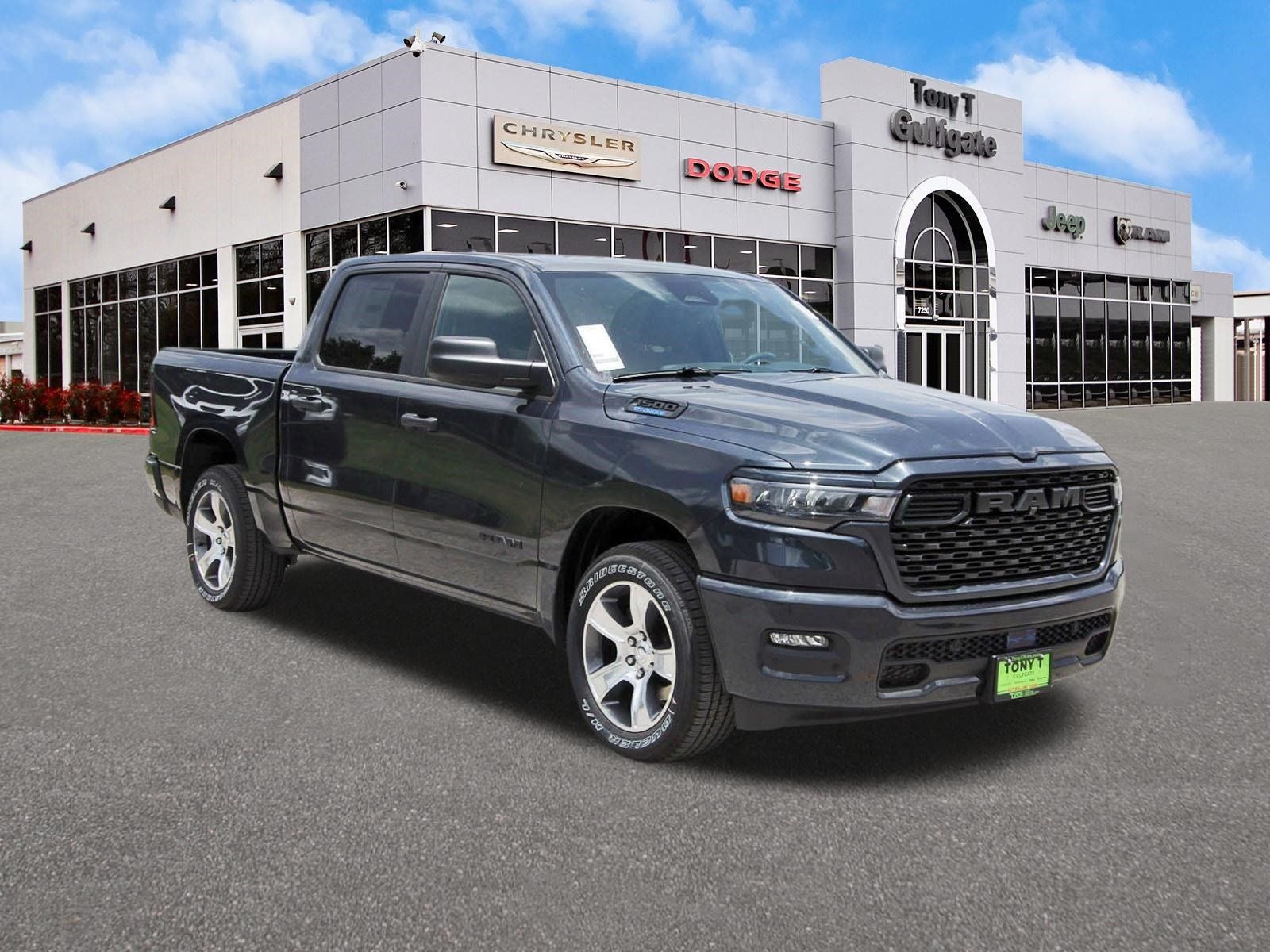 2026 RAM 1500 Express 4x2 Crew Cab 5'7" Box