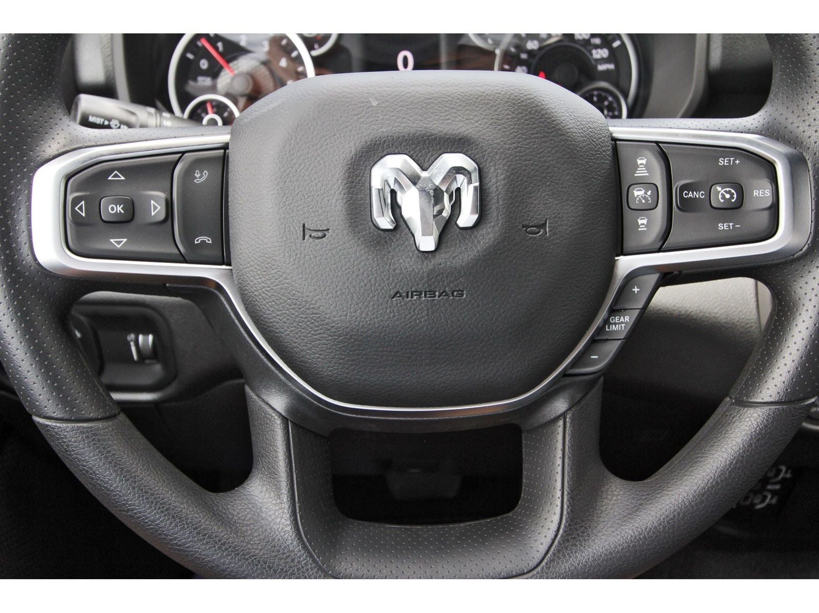 2026 RAM 1500 Express 4x2 Crew Cab 5'7" Box