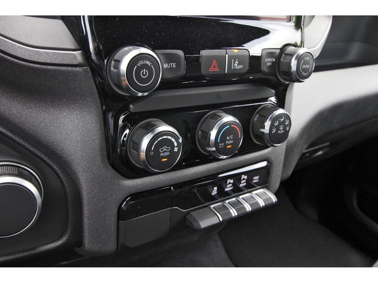 2026 RAM 1500 Express 4x2 Crew Cab 5'7" Box