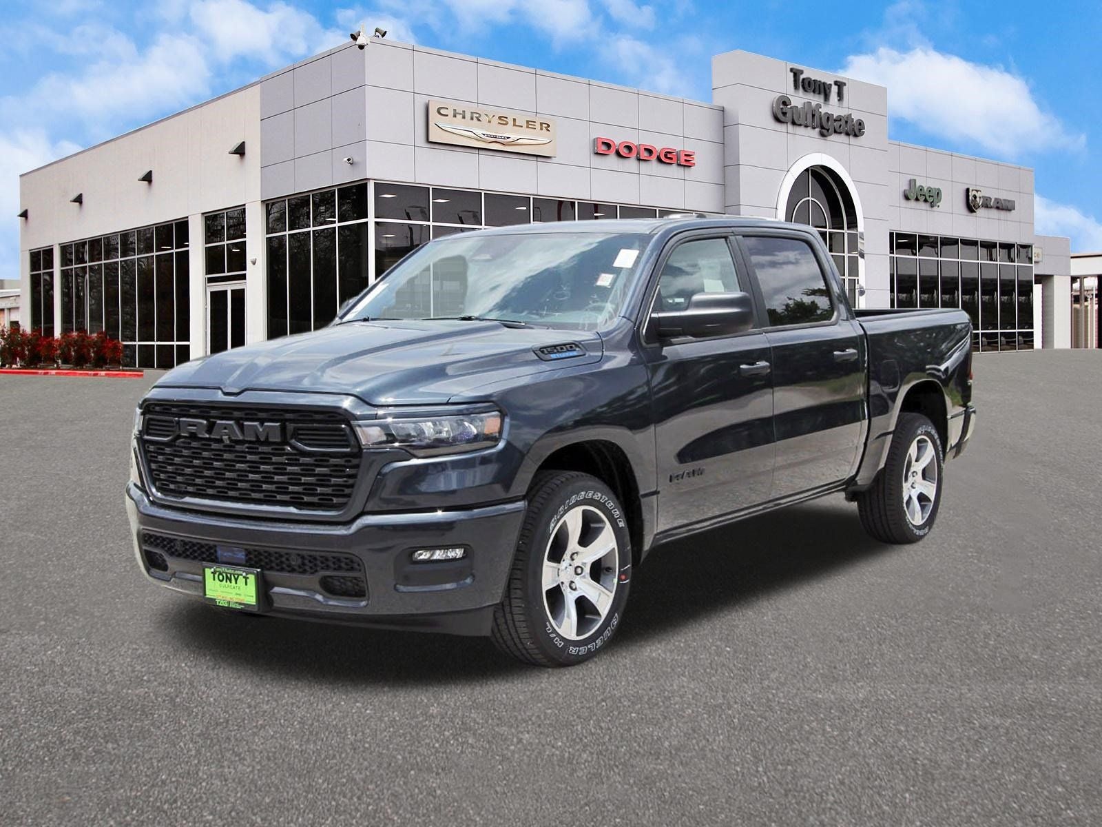 2026 RAM 1500 Express 4x2 Crew Cab 5'7" Box