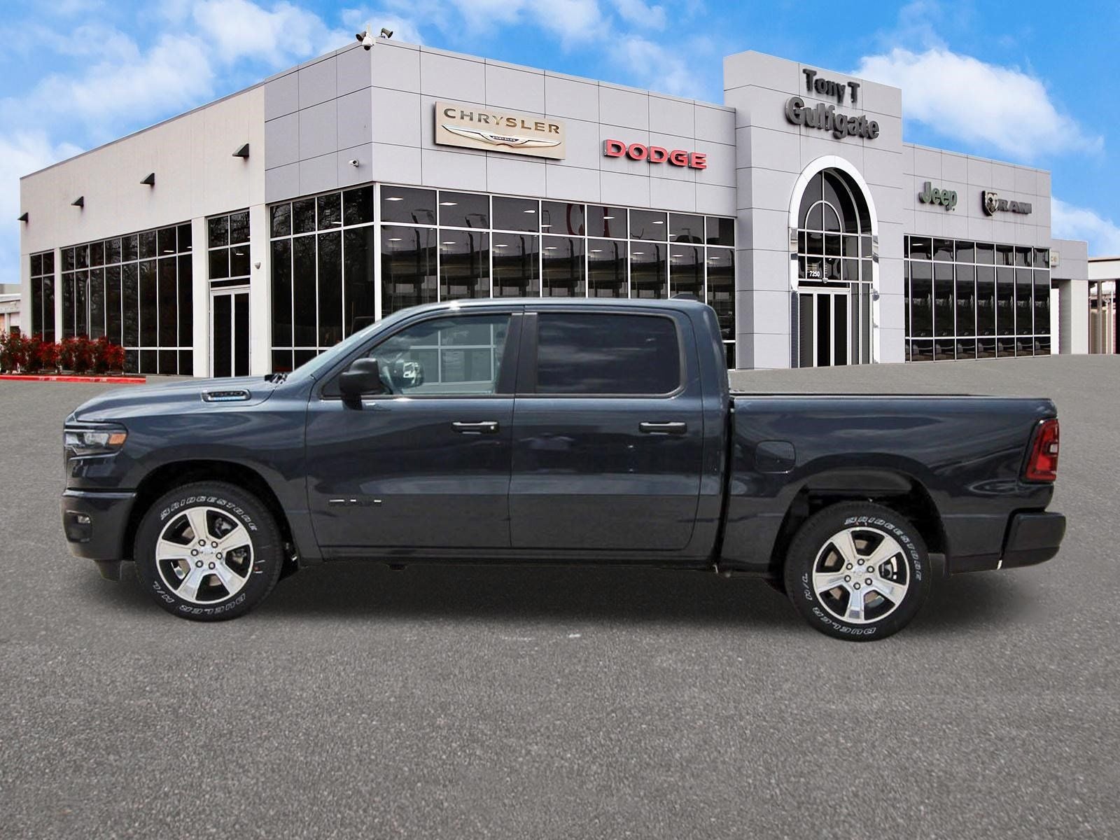 2026 RAM 1500 Express 4x2 Crew Cab 5'7" Box