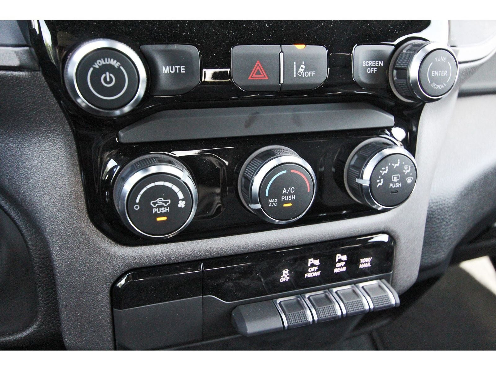 2026 RAM 1500 Express 4x2 Crew Cab 5'7" Box