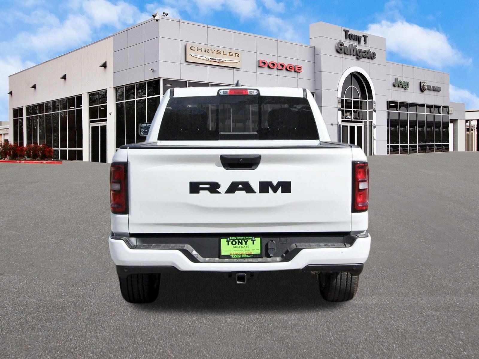 2026 RAM 1500 Express 4x2 Crew Cab 5'7" Box