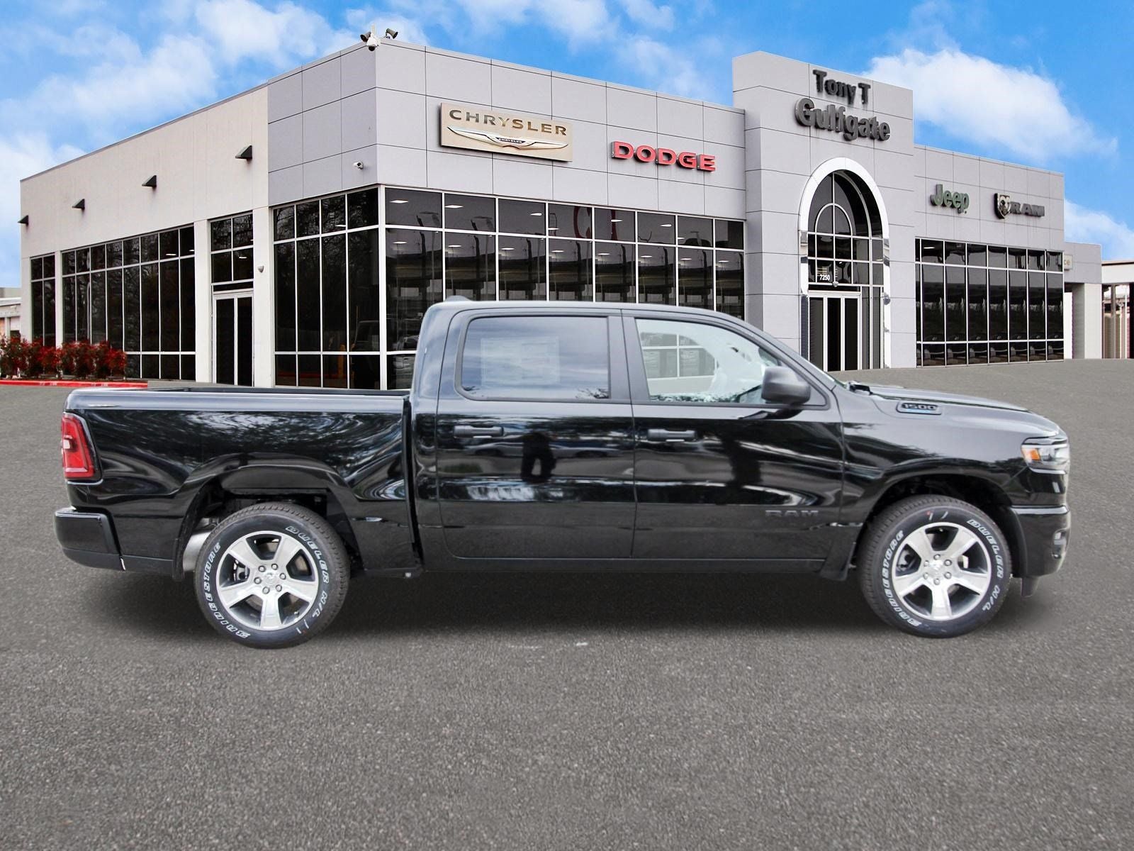 2026 RAM 1500 Express 4x2 Crew Cab 5'7" Box