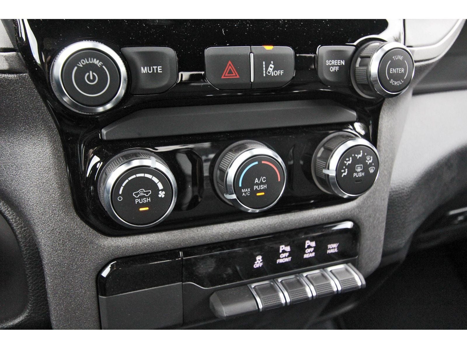 2026 RAM 1500 Express 4x2 Crew Cab 5'7" Box