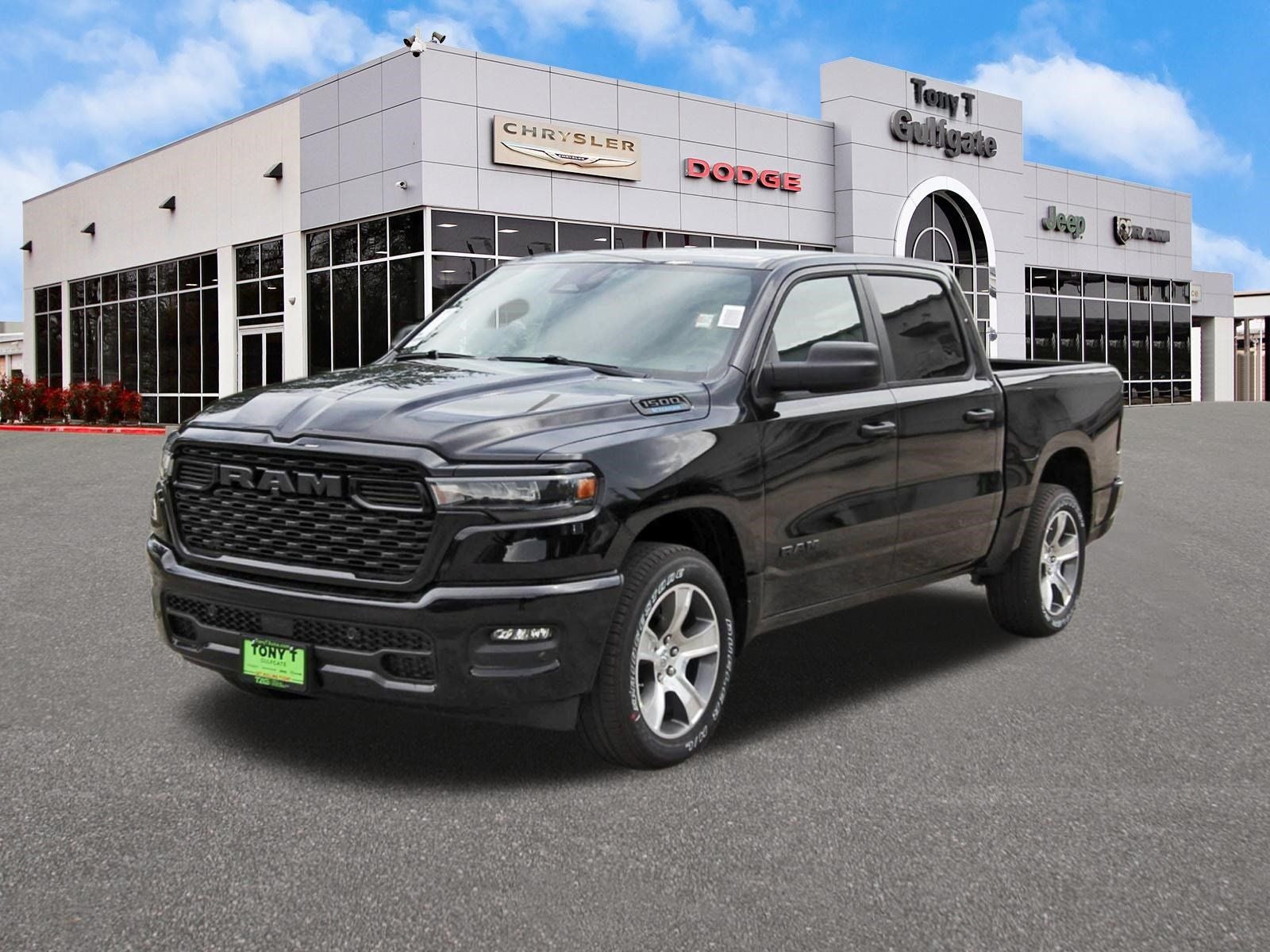 2026 RAM 1500 Express 4x2 Crew Cab 5'7" Box