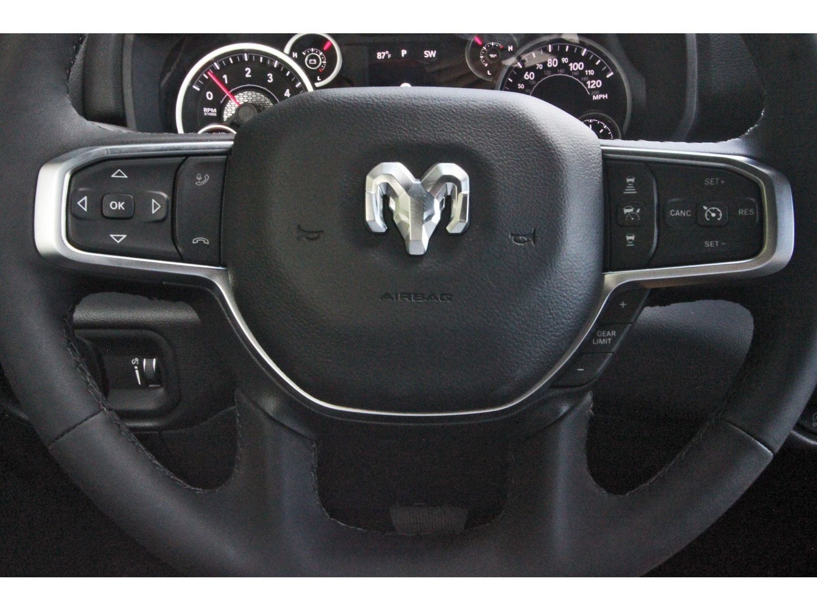 2026 RAM 1500 Big Horn/Lone Star Lone Star 4x4 Crew Cab 5'7" Box