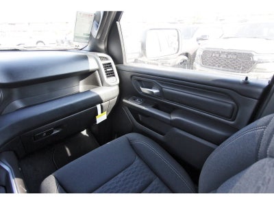 2026 RAM 1500 Express 4x4 Crew Cab 5'7" Box