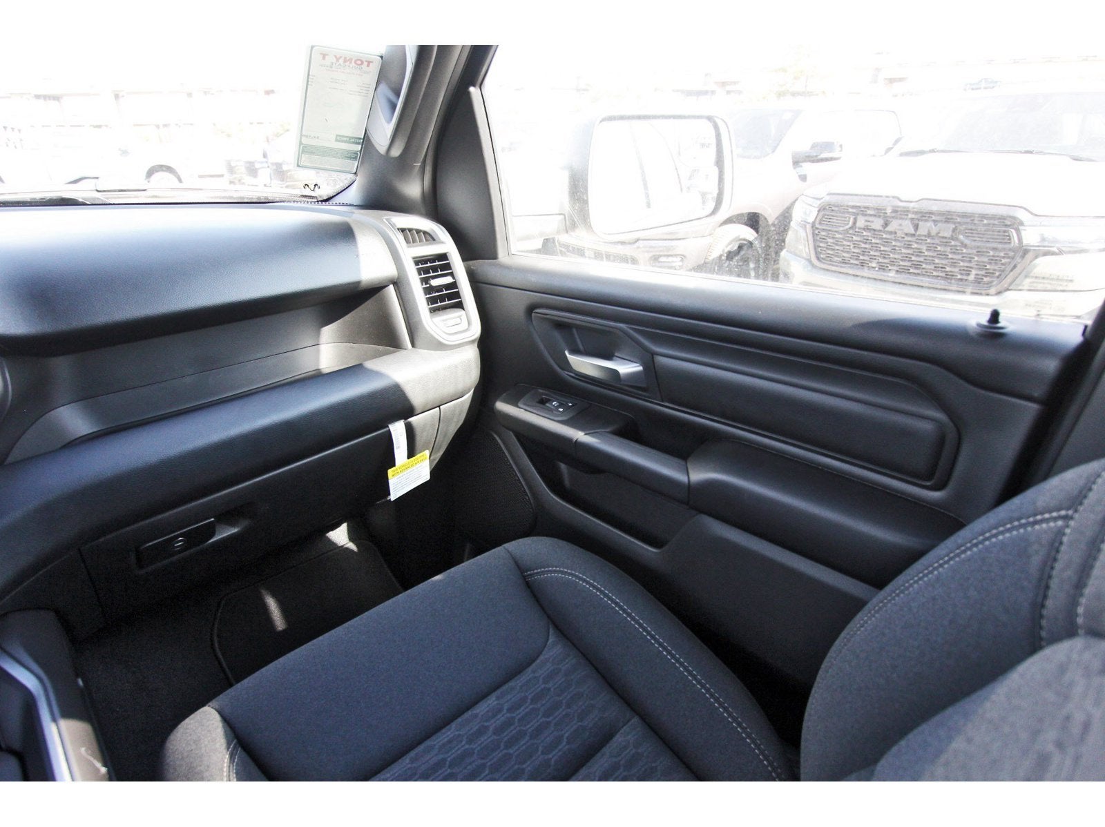 2026 RAM 1500 Express 4x4 Crew Cab 5'7" Box