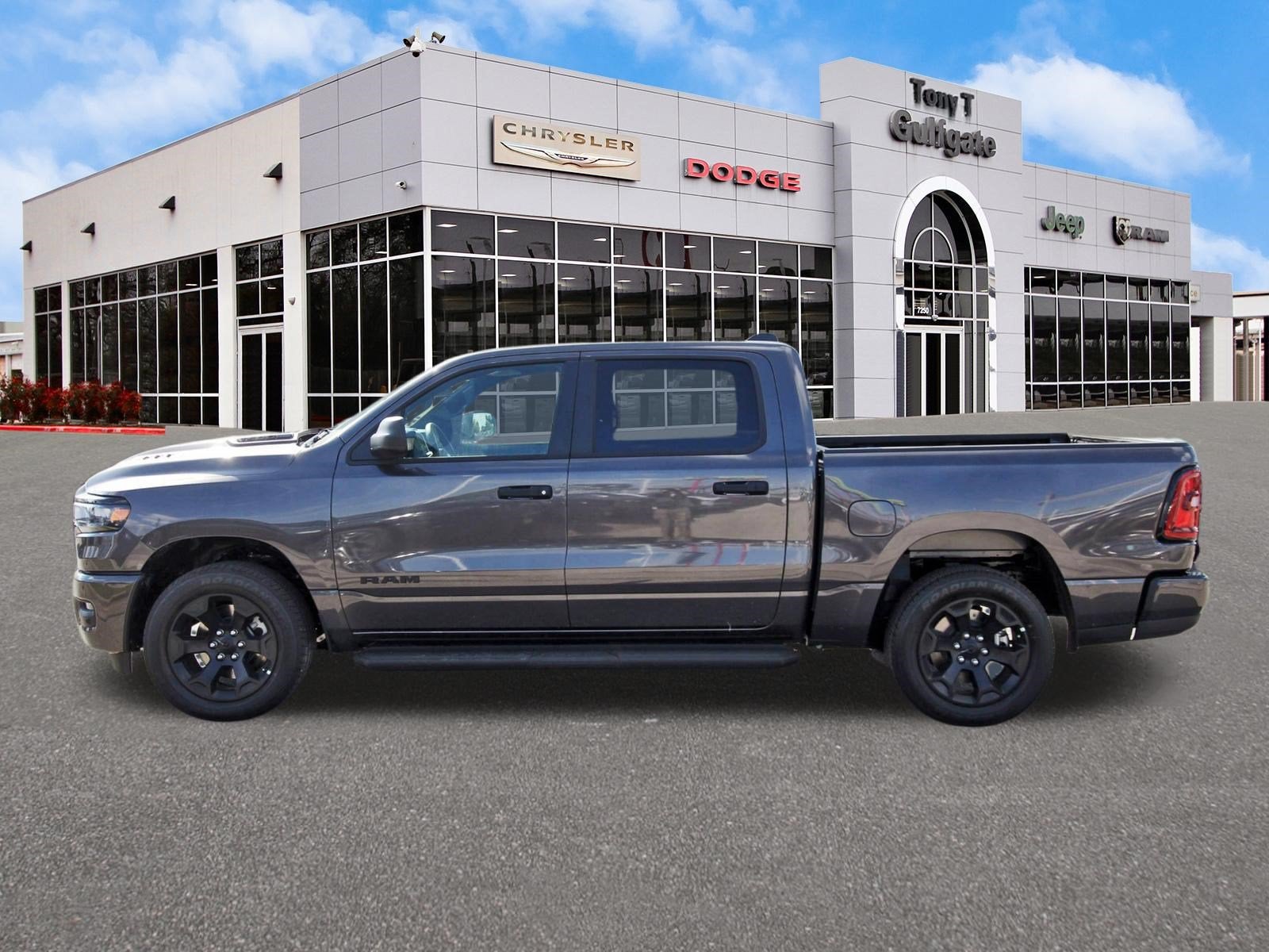 2026 RAM 1500 Express 4x4 Crew Cab 5'7" Box