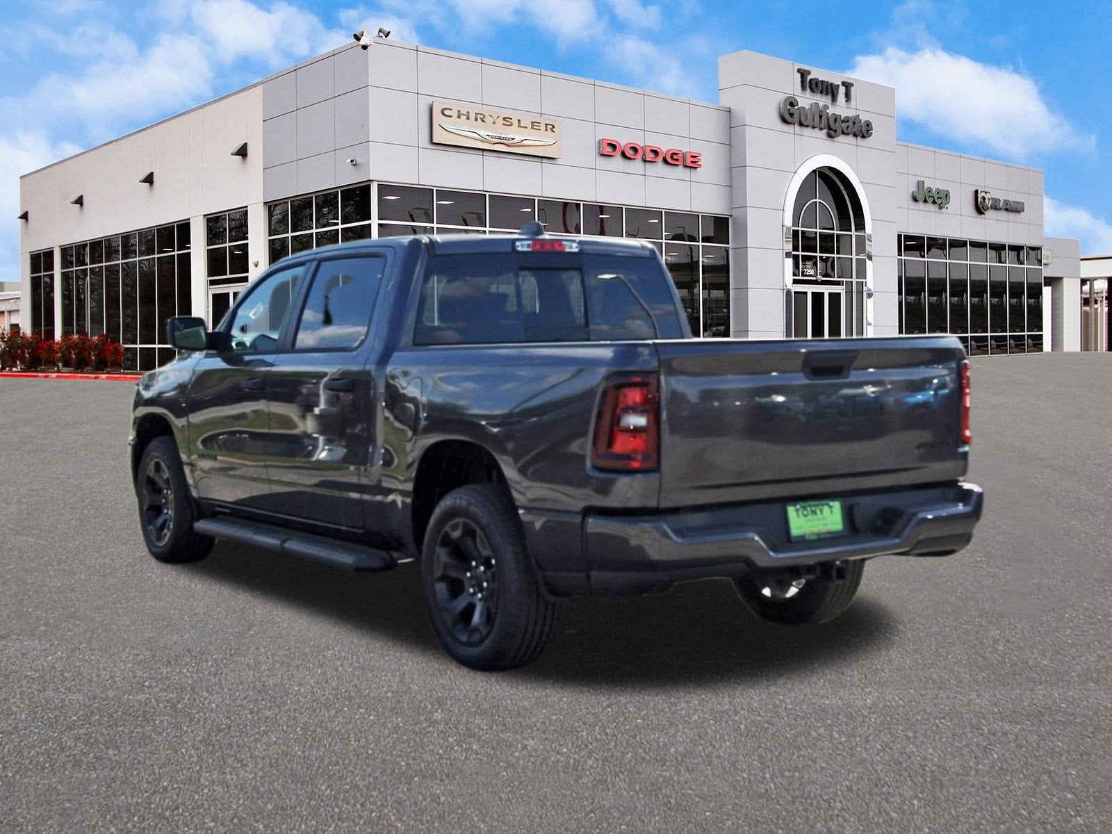 2026 RAM 1500 Express 4x4 Crew Cab 5'7" Box