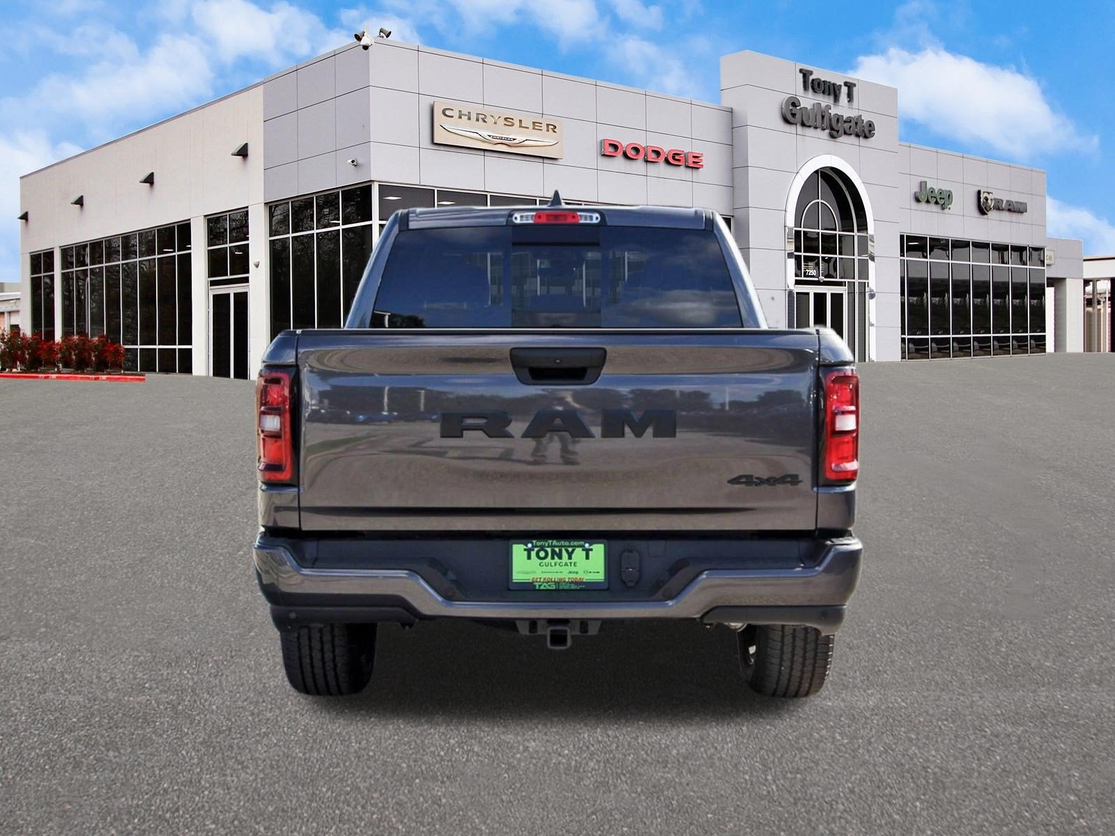 2026 RAM 1500 Express 4x4 Crew Cab 5'7" Box