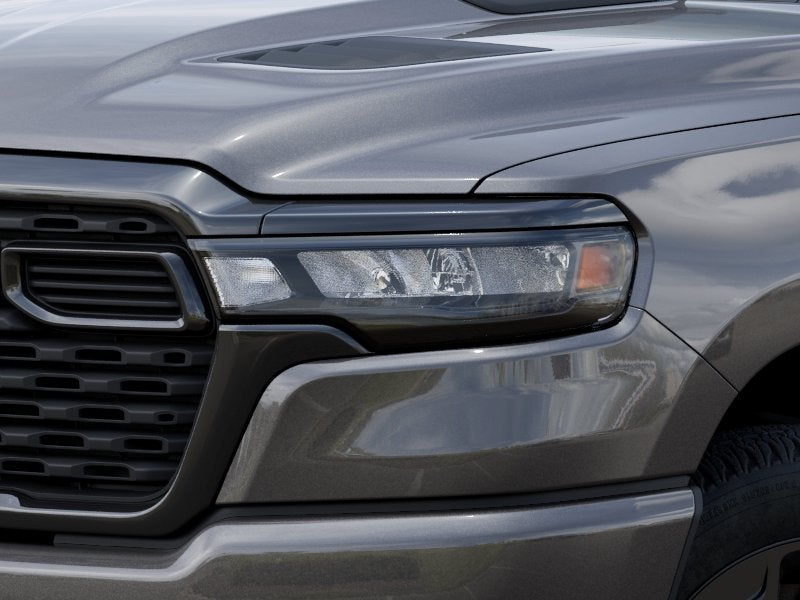 2026 RAM 1500 Express 4x4 Crew Cab 5'7" Box