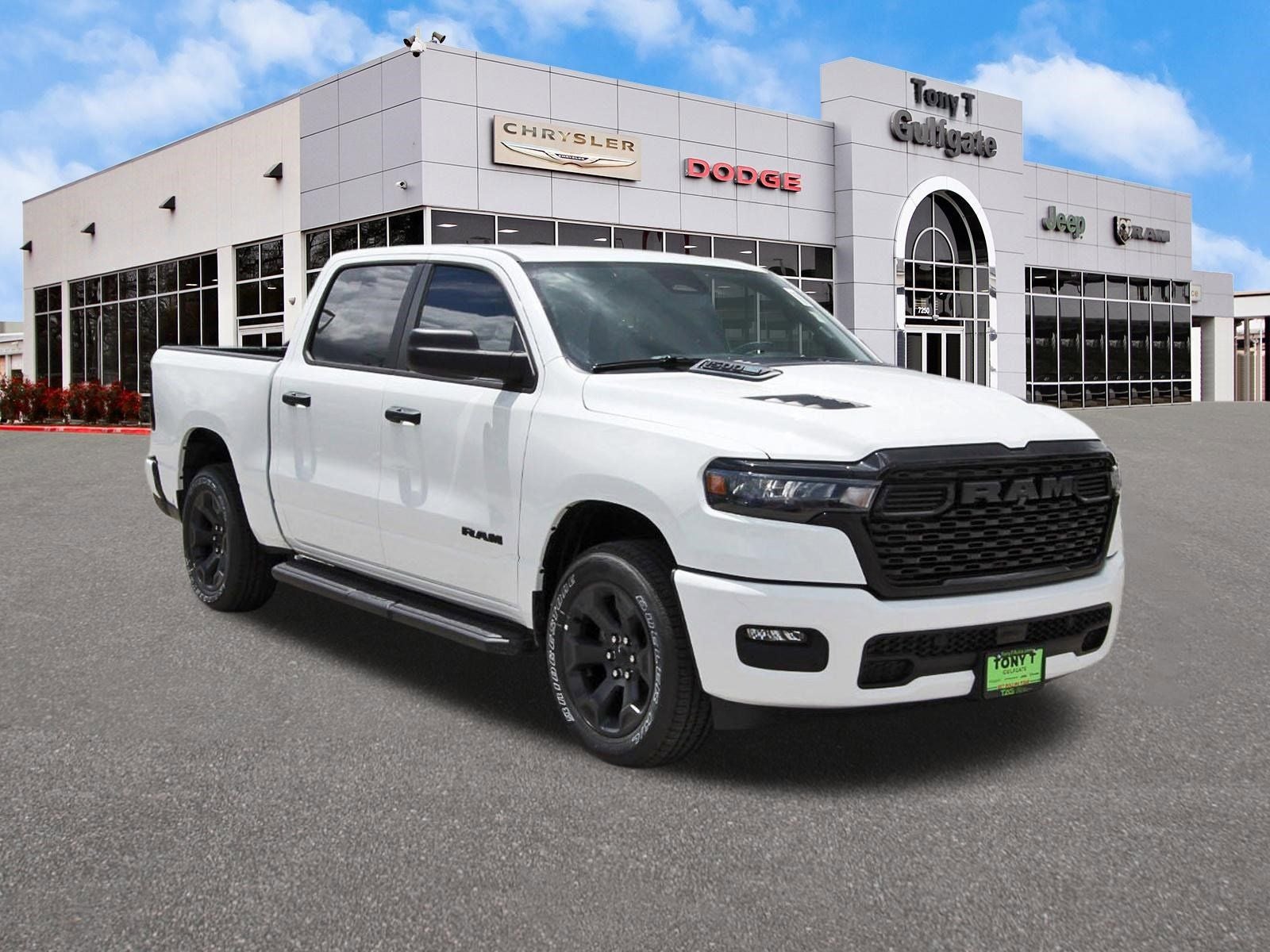 2026 RAM 1500 Express 4x4 Crew Cab 5'7" Box