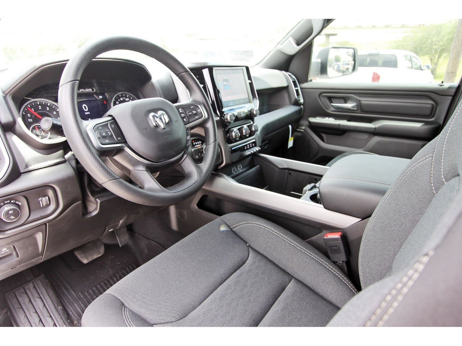 2026 RAM 1500 Express 4x4 Crew Cab 5'7" Box