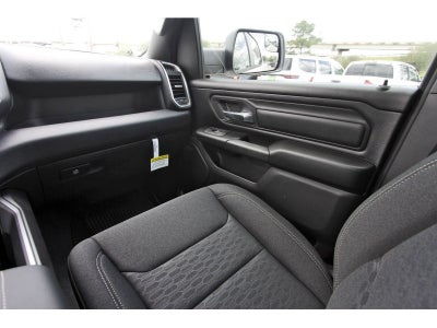 2026 RAM 1500 Express 4x4 Crew Cab 5'7" Box