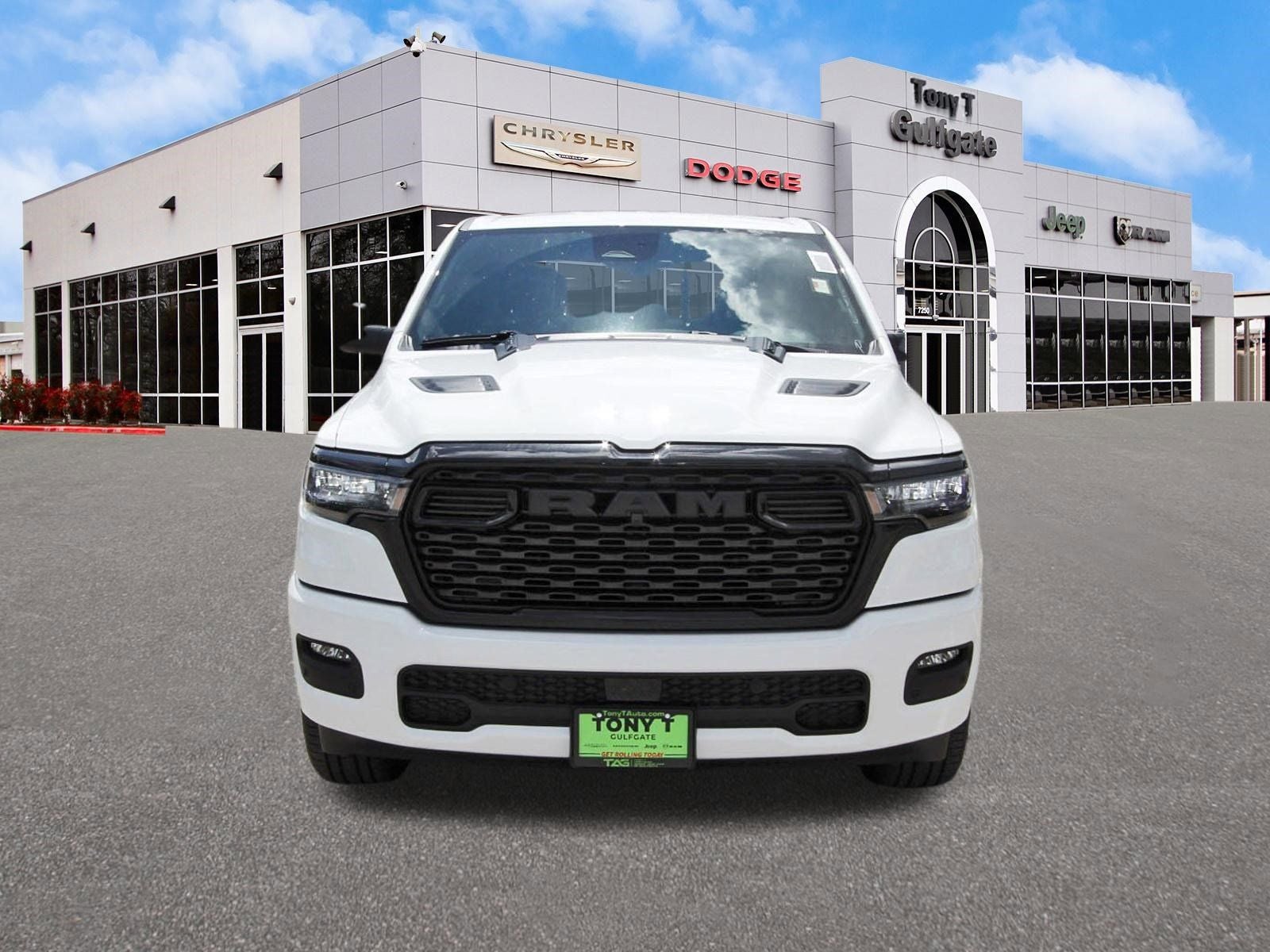2026 RAM 1500 Express 4x4 Crew Cab 5'7" Box