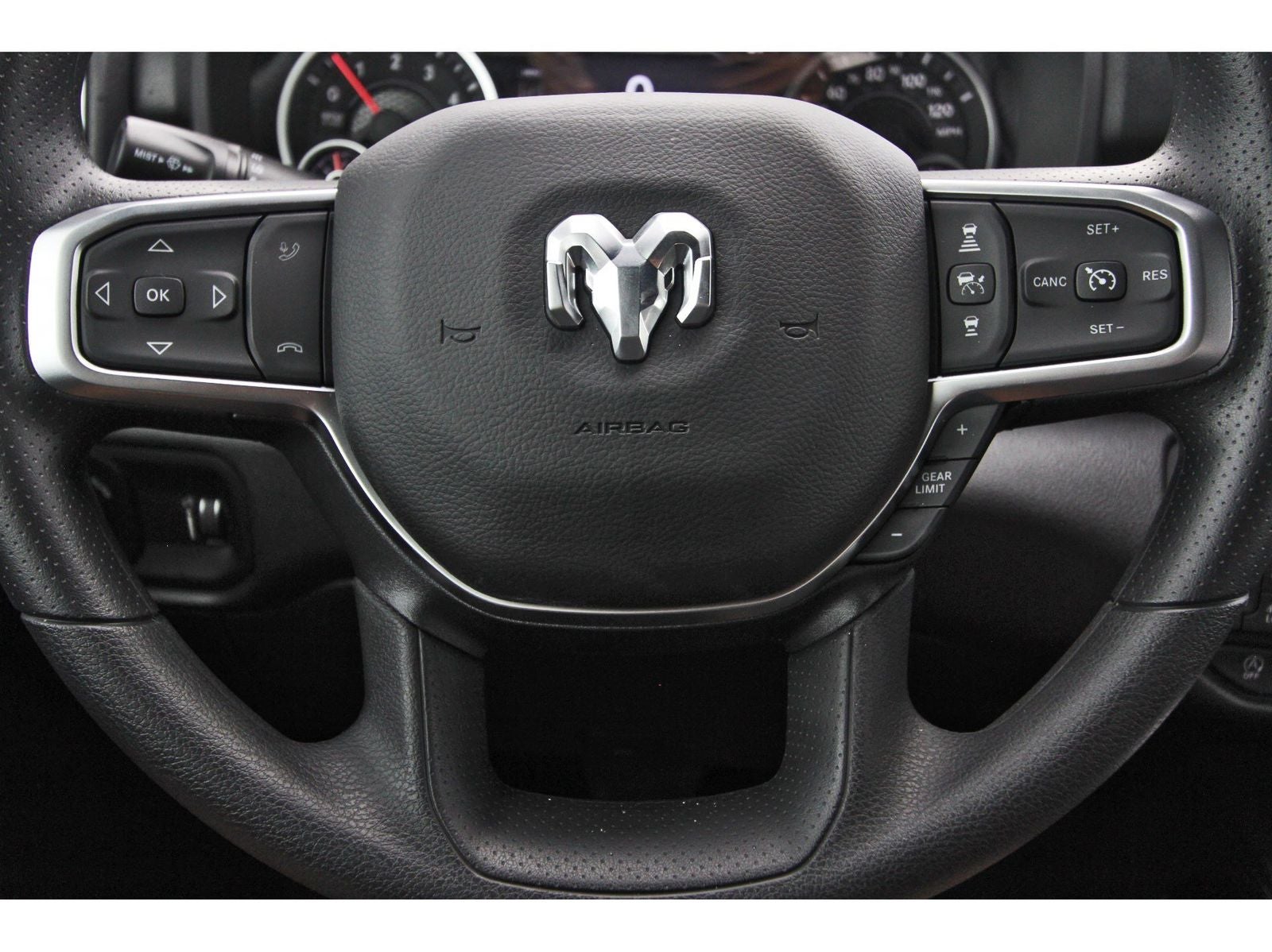 2026 RAM 1500 Express 4x4 Crew Cab 5'7" Box
