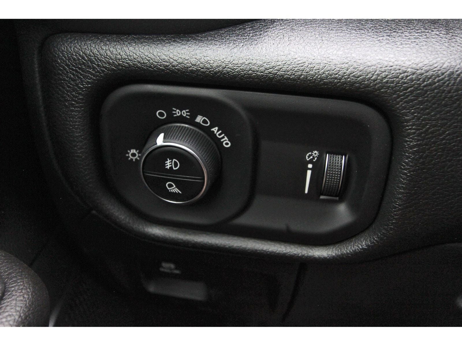 2026 RAM 1500 Express 4x4 Crew Cab 5'7" Box
