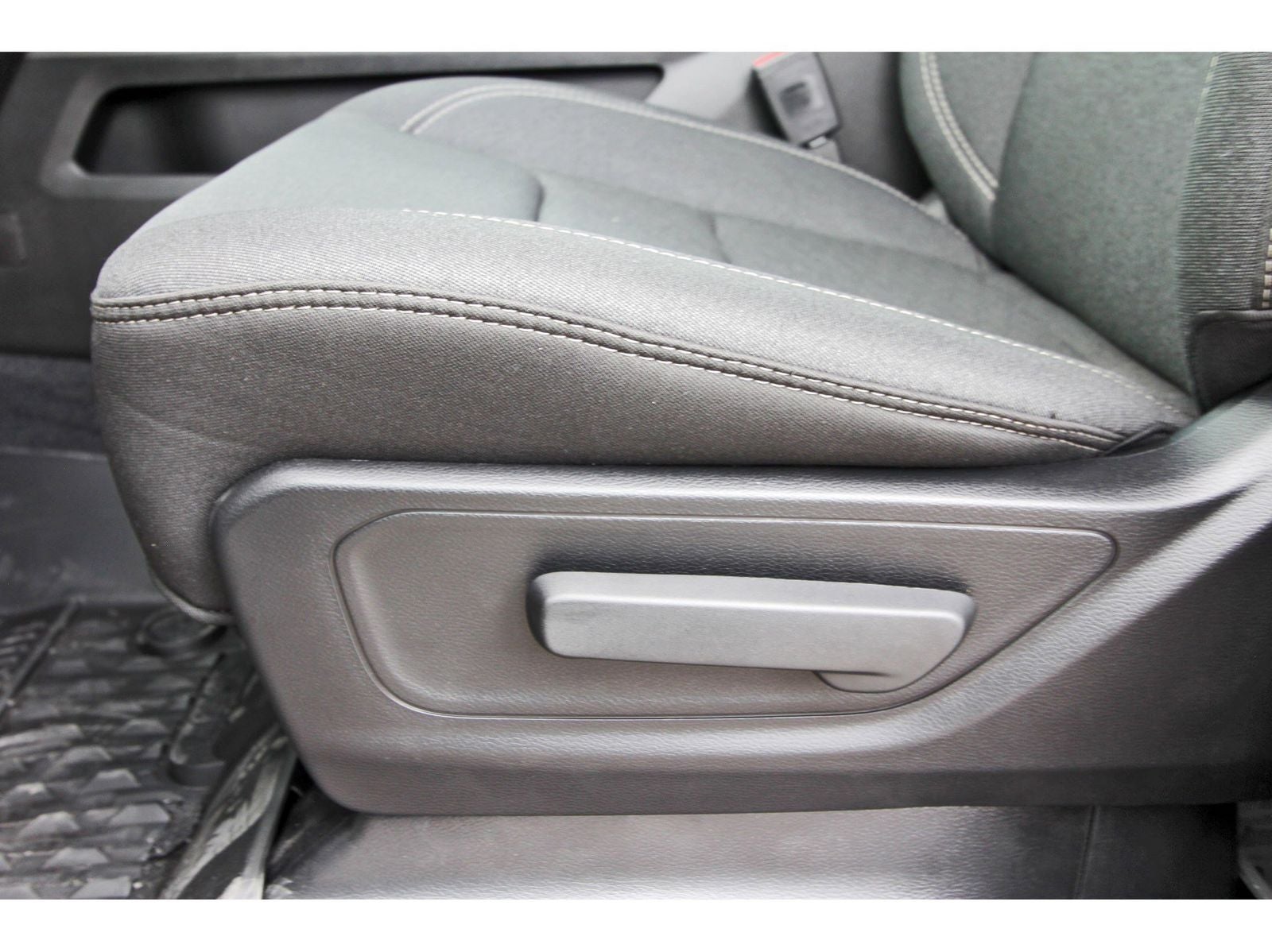 2026 RAM 1500 Express 4x4 Crew Cab 5'7" Box