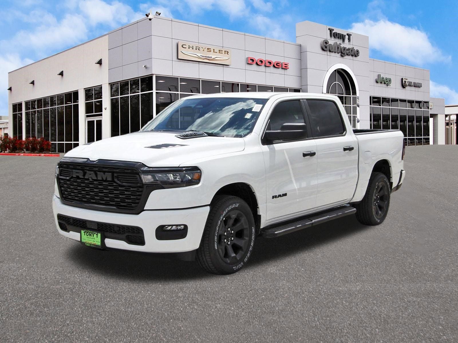 2026 RAM 1500 Express 4x4 Crew Cab 5'7" Box