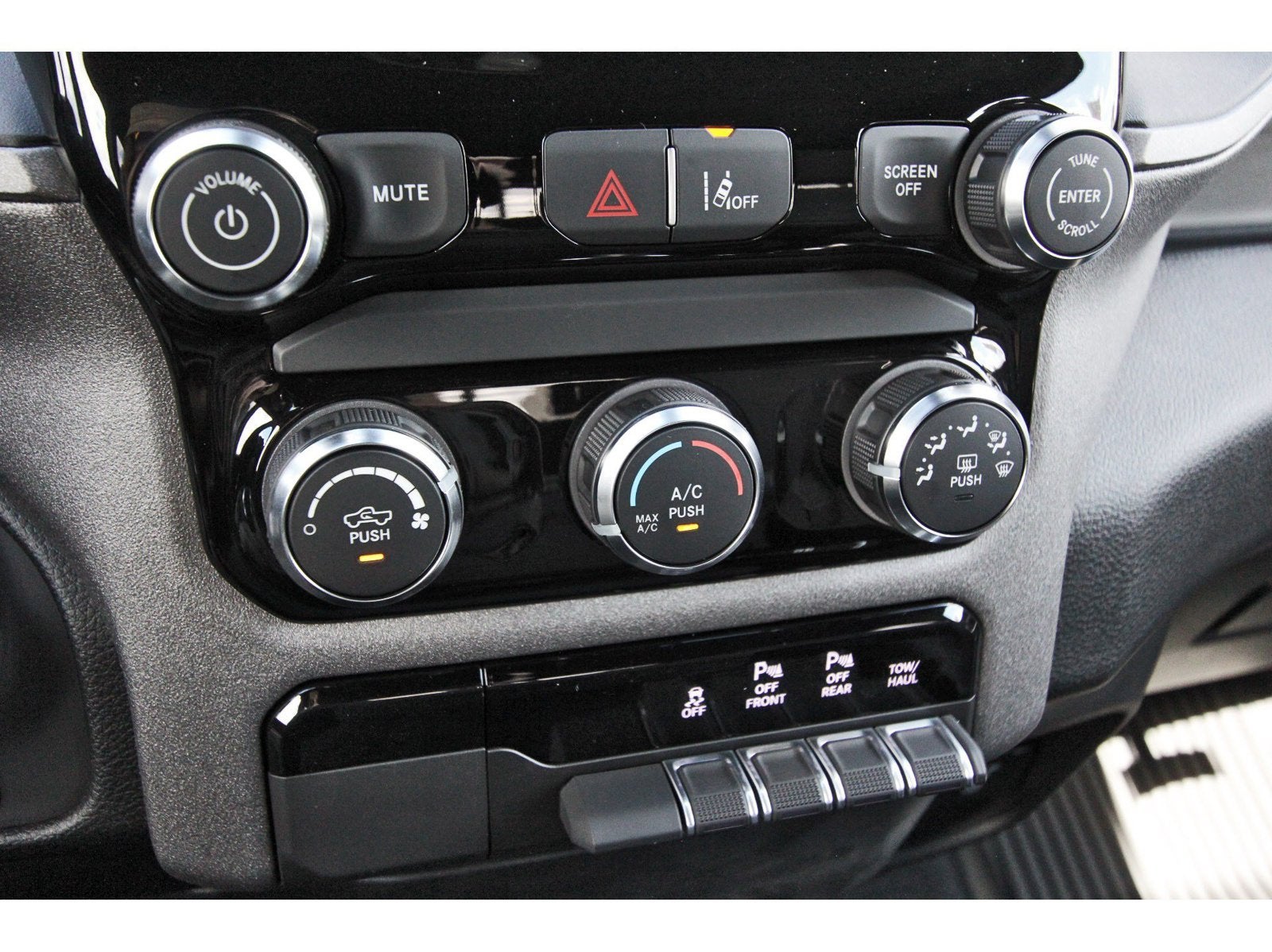 2026 RAM 1500 Warlock 4x4 Crew Cab 5'7" Box