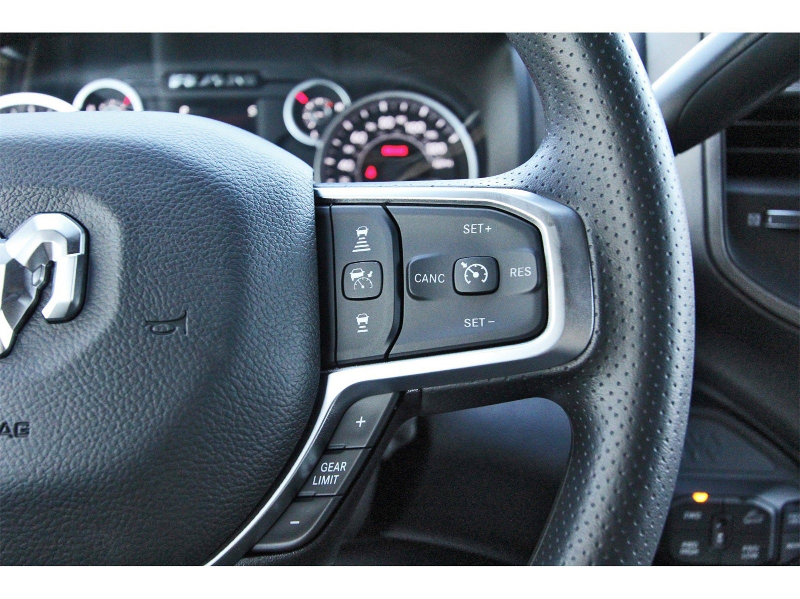 2026 RAM 2500 Tradesman 4x4 Crew Cab 6'4" Box