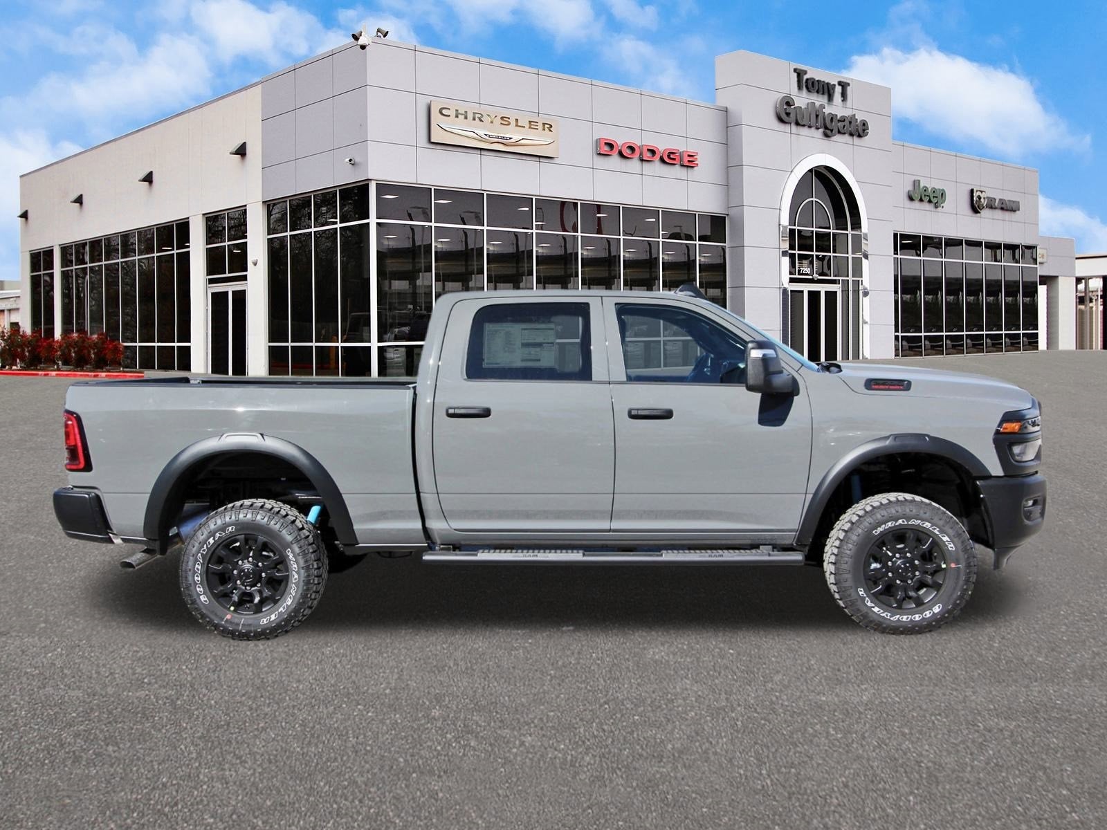 2026 RAM 2500 Tradesman 4x4 Crew Cab 6'4" Box