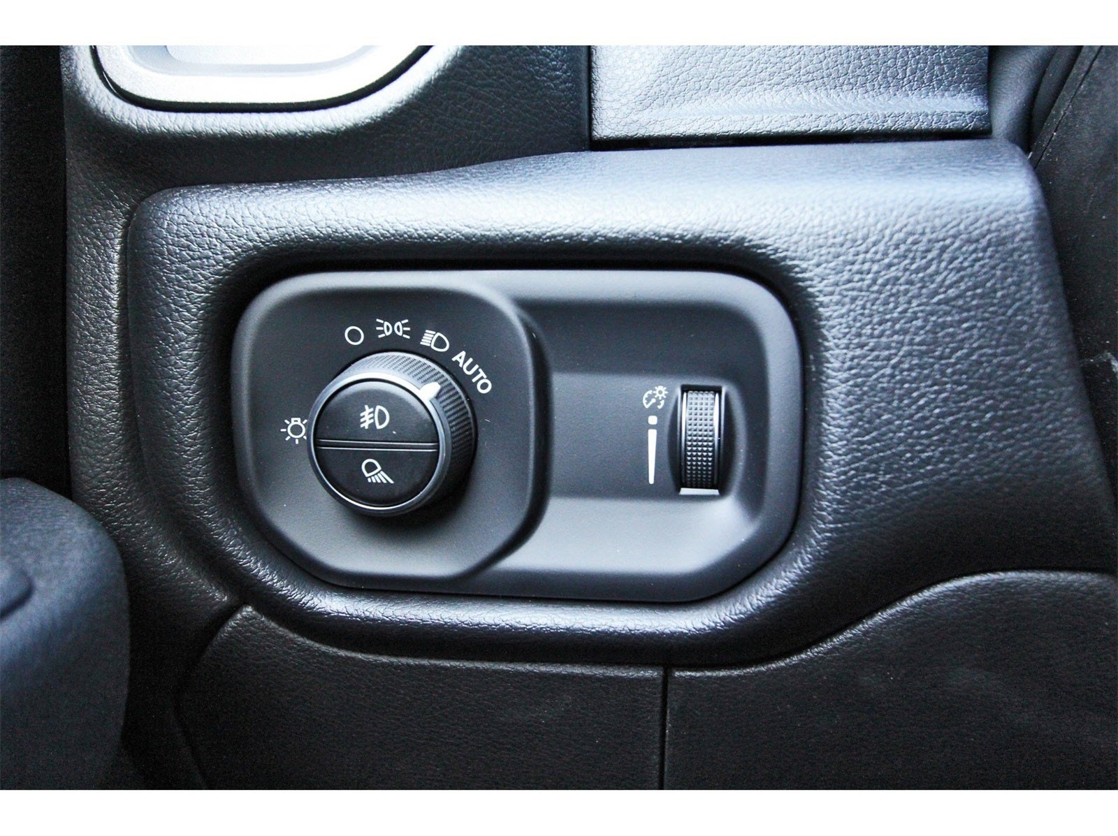 2026 RAM 2500 Tradesman 4x4 Crew Cab 6'4" Box