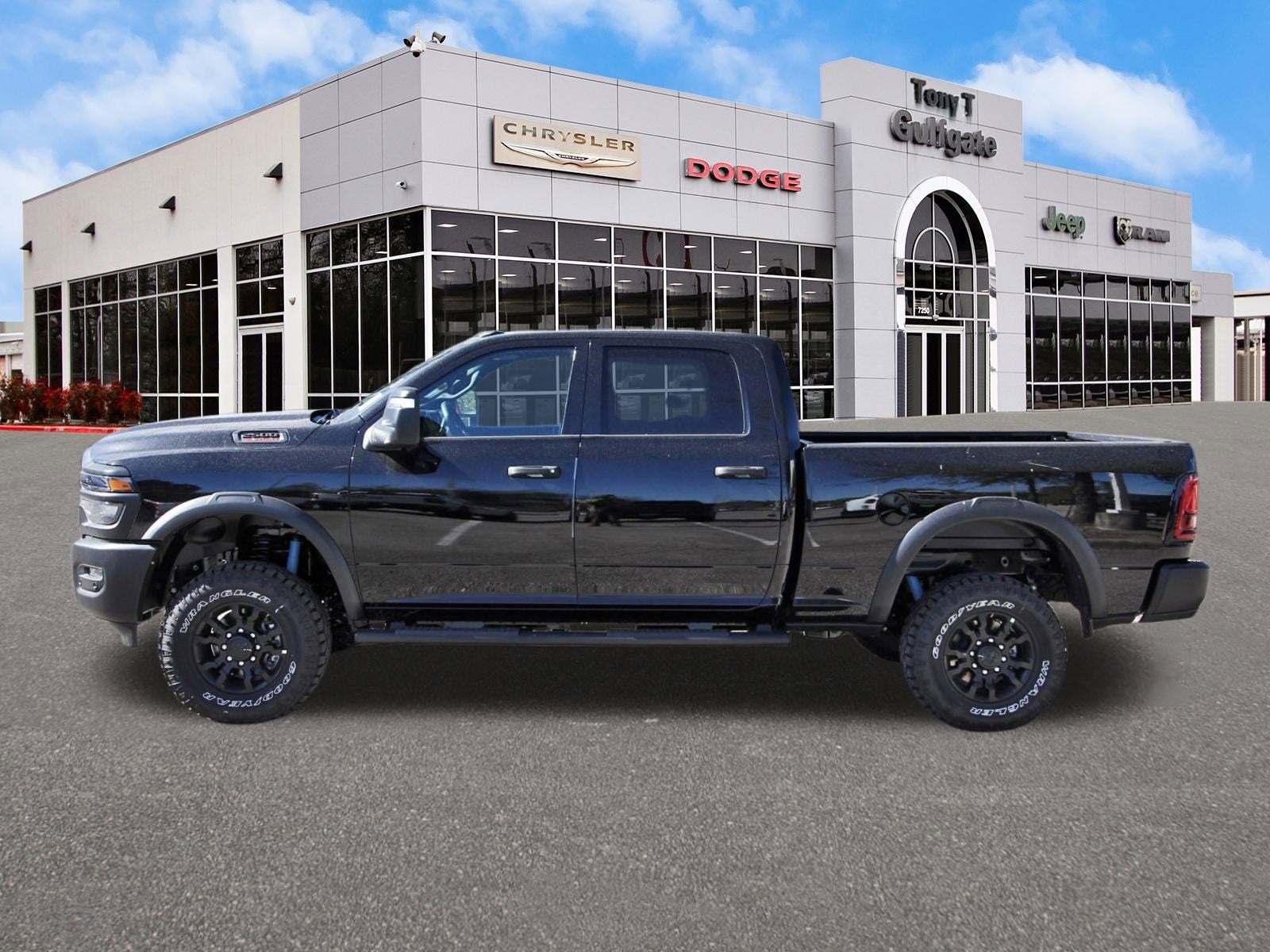 2026 RAM 2500 Tradesman 4x4 Crew Cab 6'4" Box