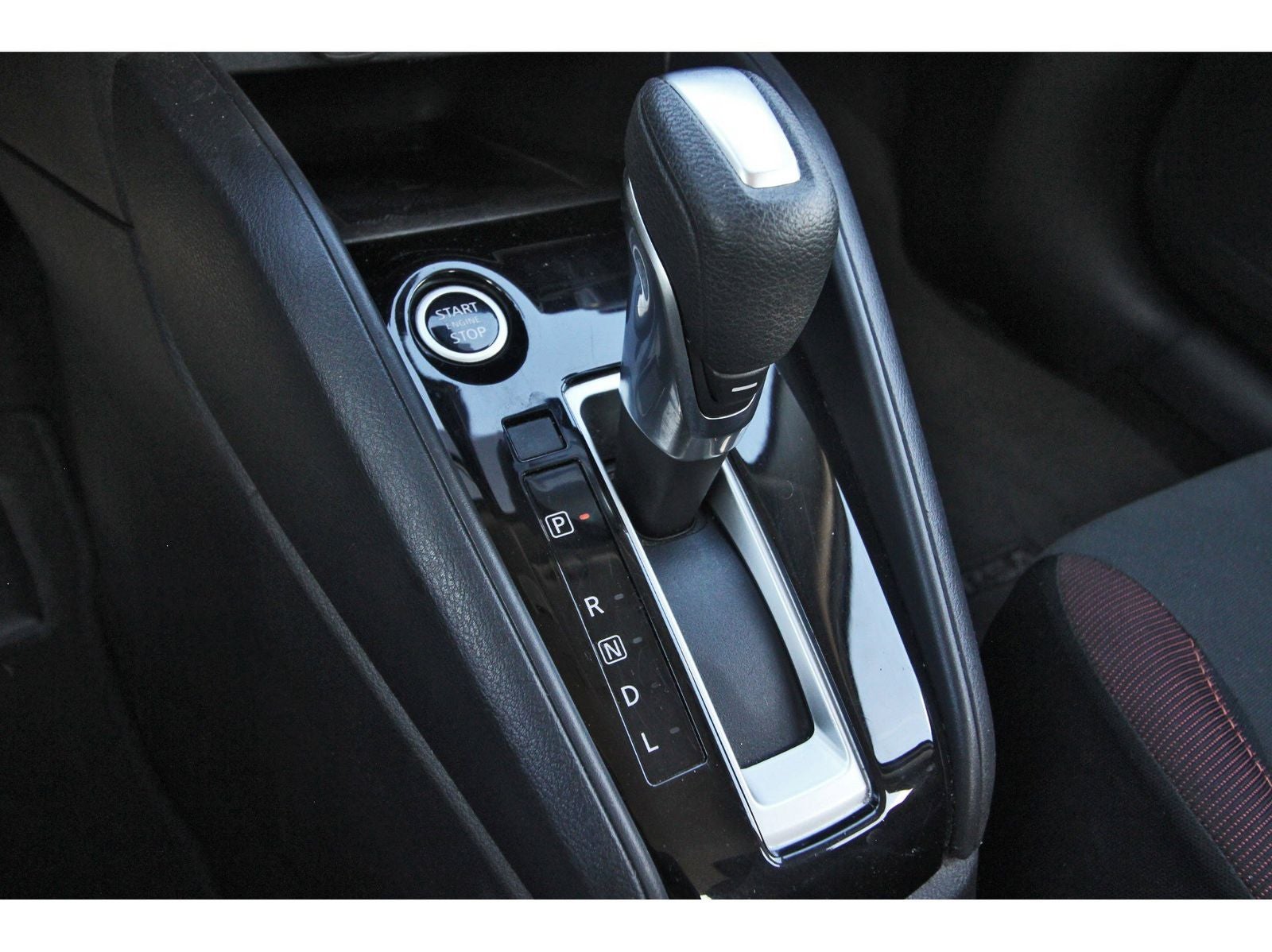 2024 Nissan Versa 1.6 SR