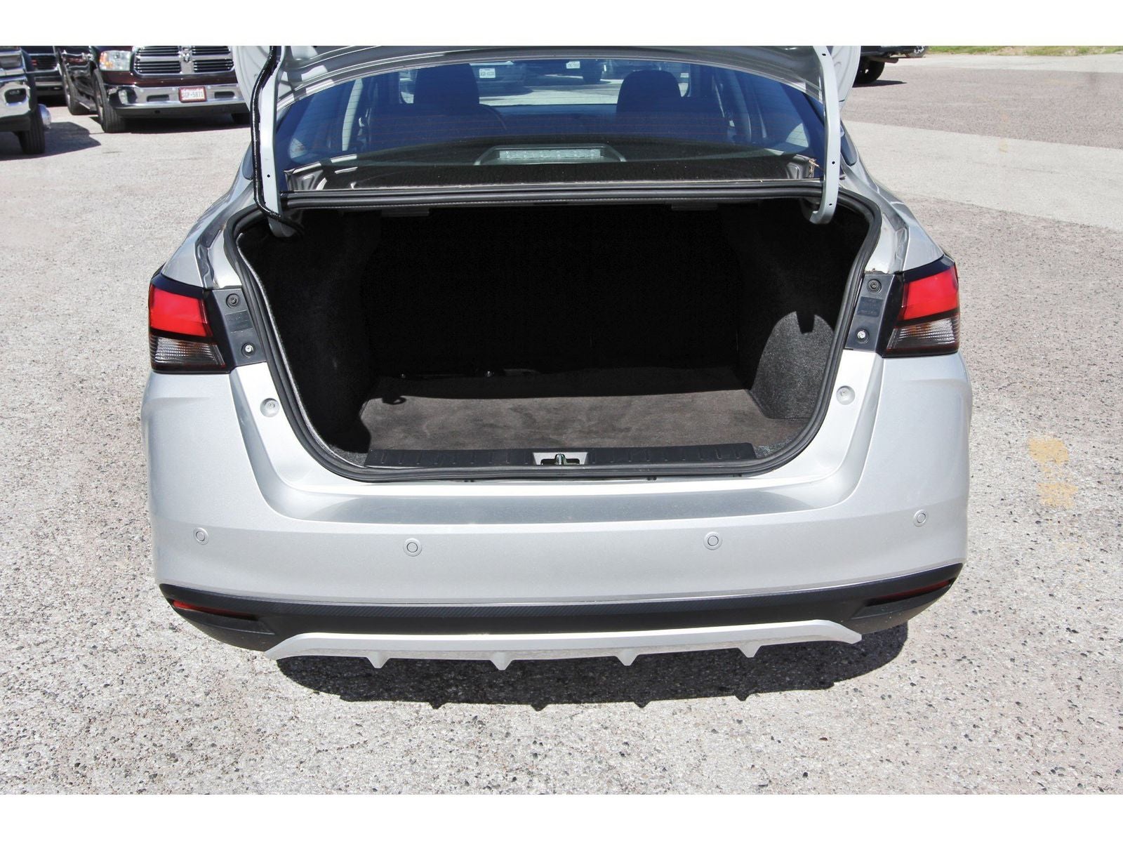 2024 Nissan Versa 1.6 SR