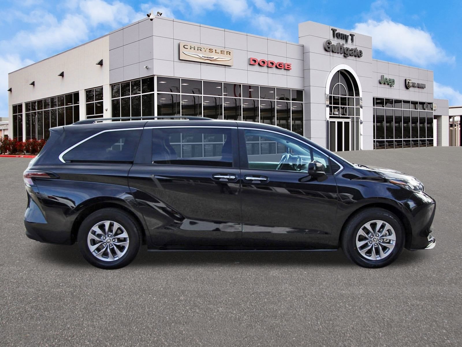 2024 Toyota Sienna XLE