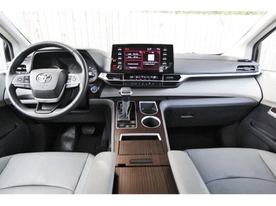 2024 Toyota Sienna XLE