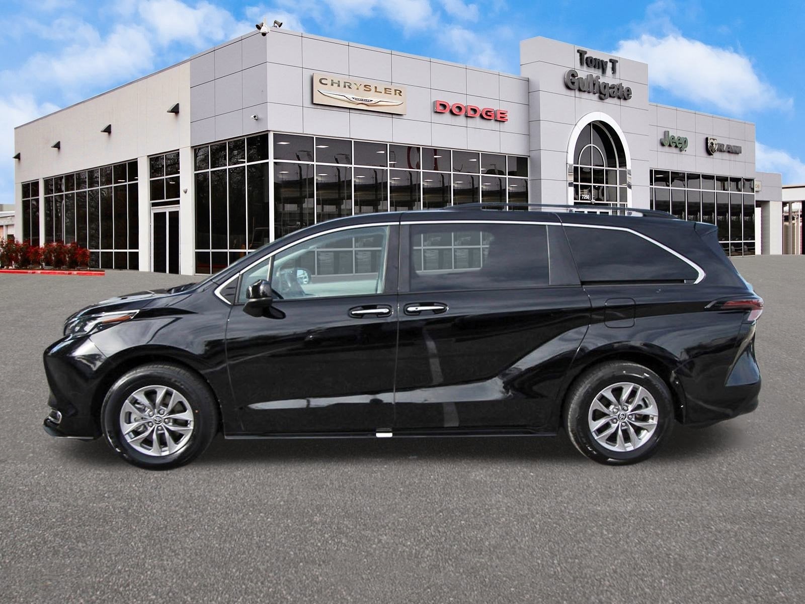 2024 Toyota Sienna XLE