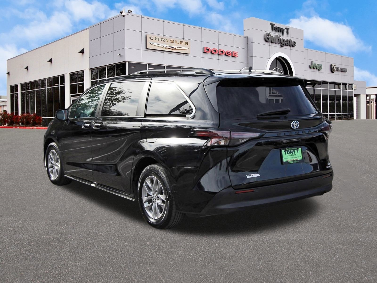 2024 Toyota Sienna XLE