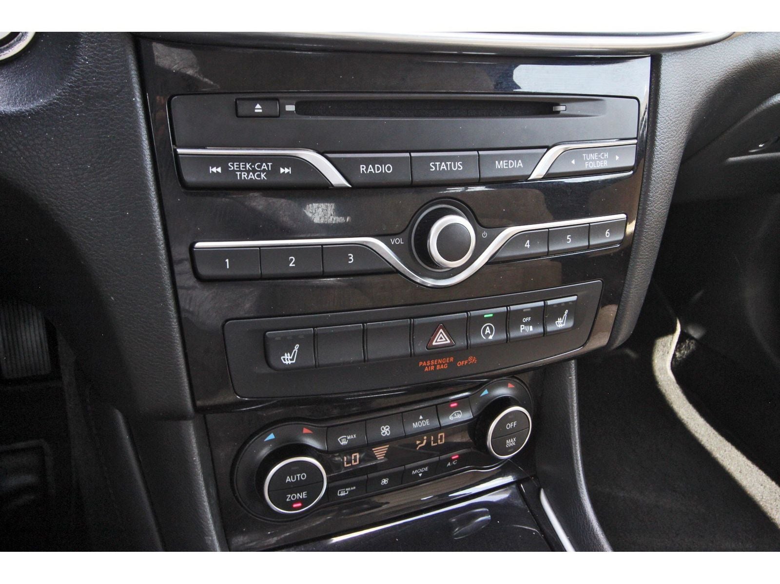 2018 INFINITI QX30 Premium
