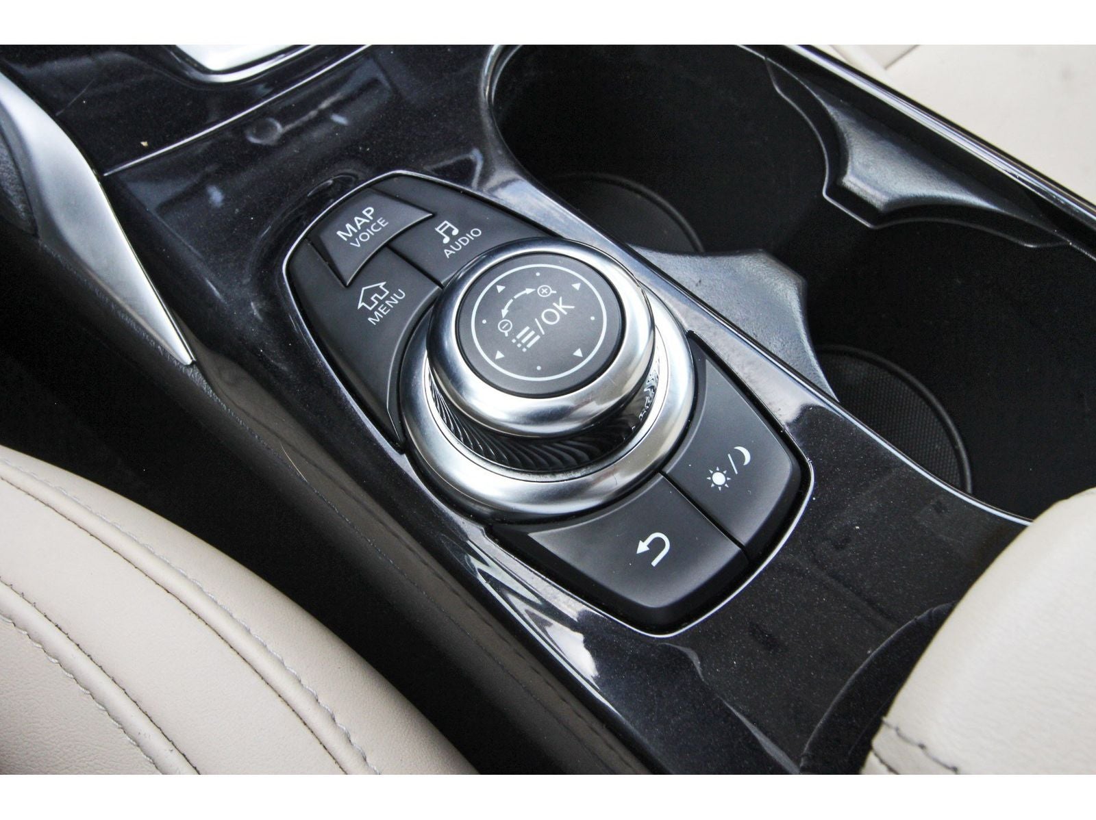 2018 INFINITI QX30 Premium